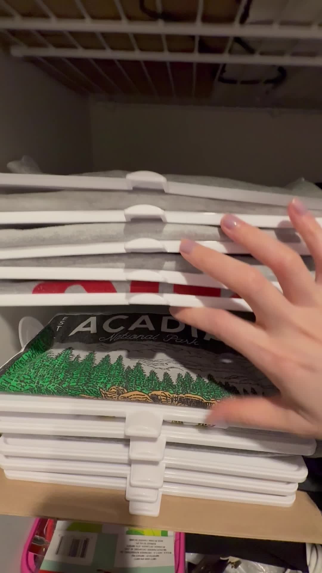 Organizador de camisetas Accenter para armazenamento de roupas
